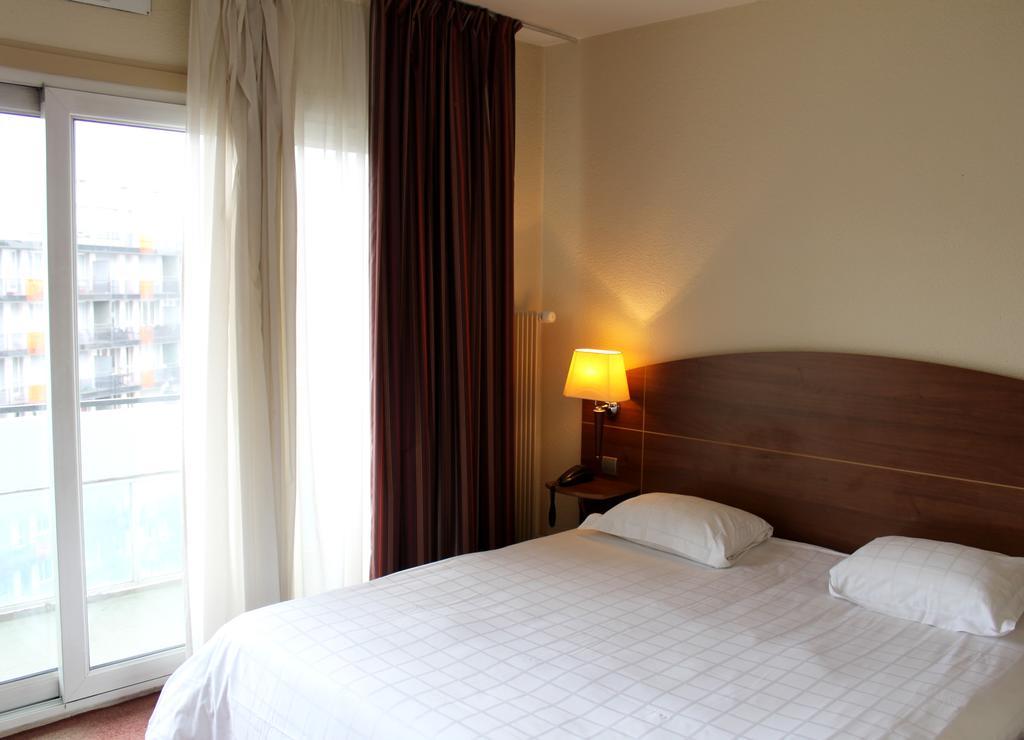 Kyriad Hotel Clermont Ferrand Centre Bagian luar foto