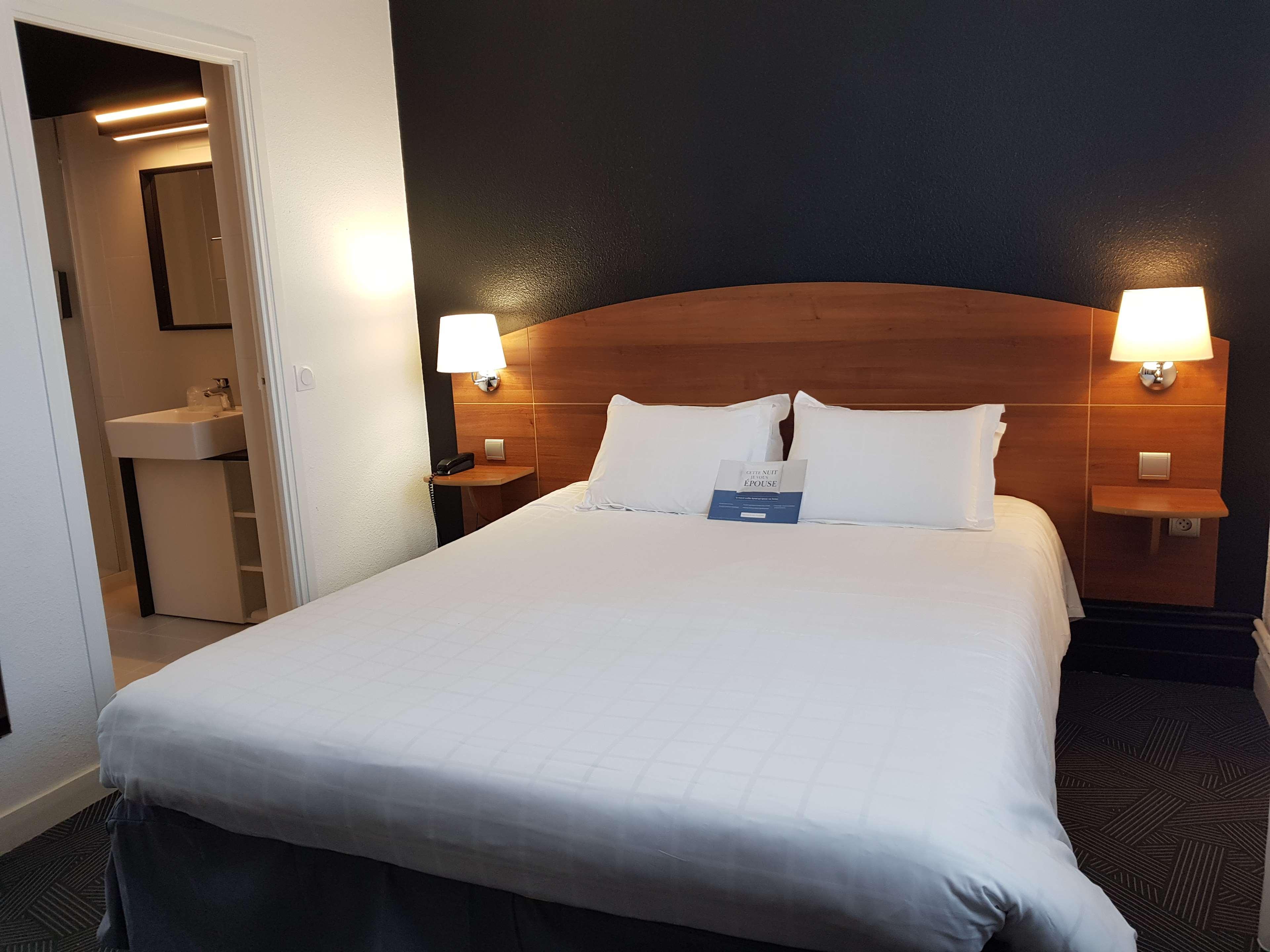 Kyriad Hotel Clermont Ferrand Centre Bagian luar foto