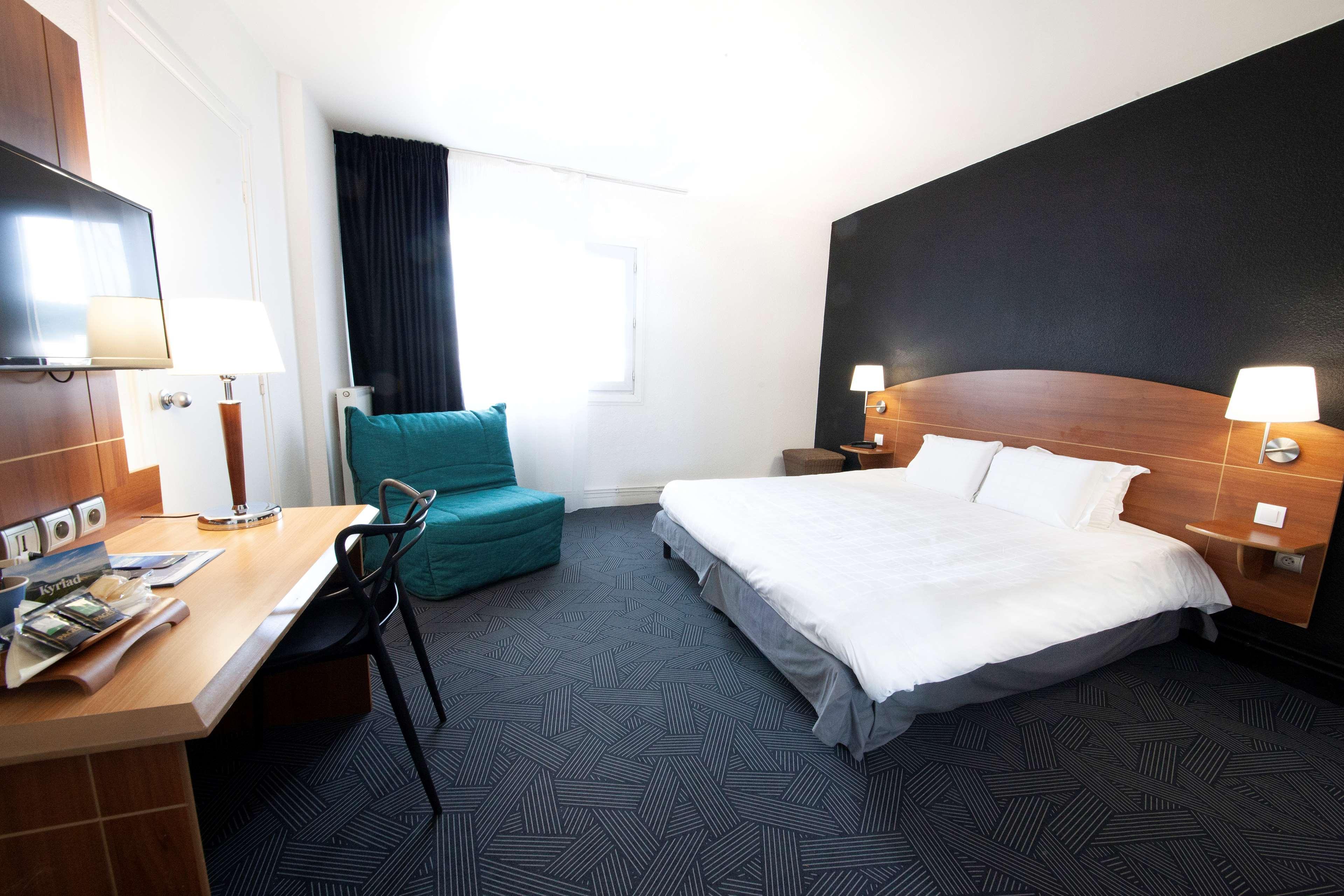 Kyriad Hotel Clermont Ferrand Centre Bagian luar foto