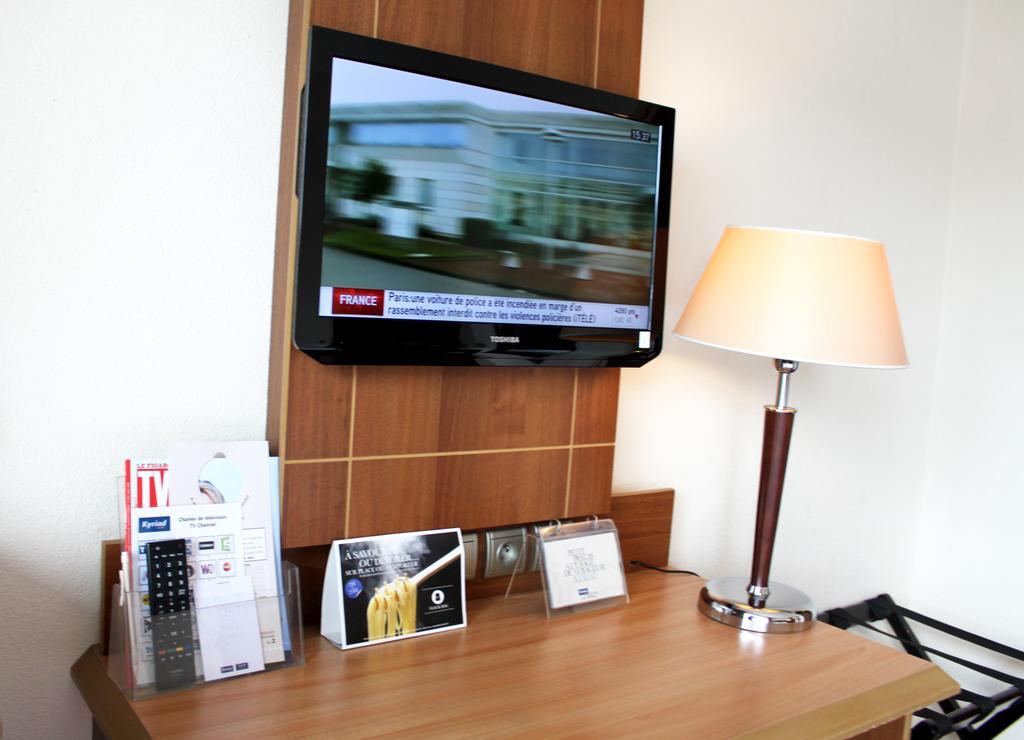 Kyriad Hotel Clermont Ferrand Centre Bagian luar foto
