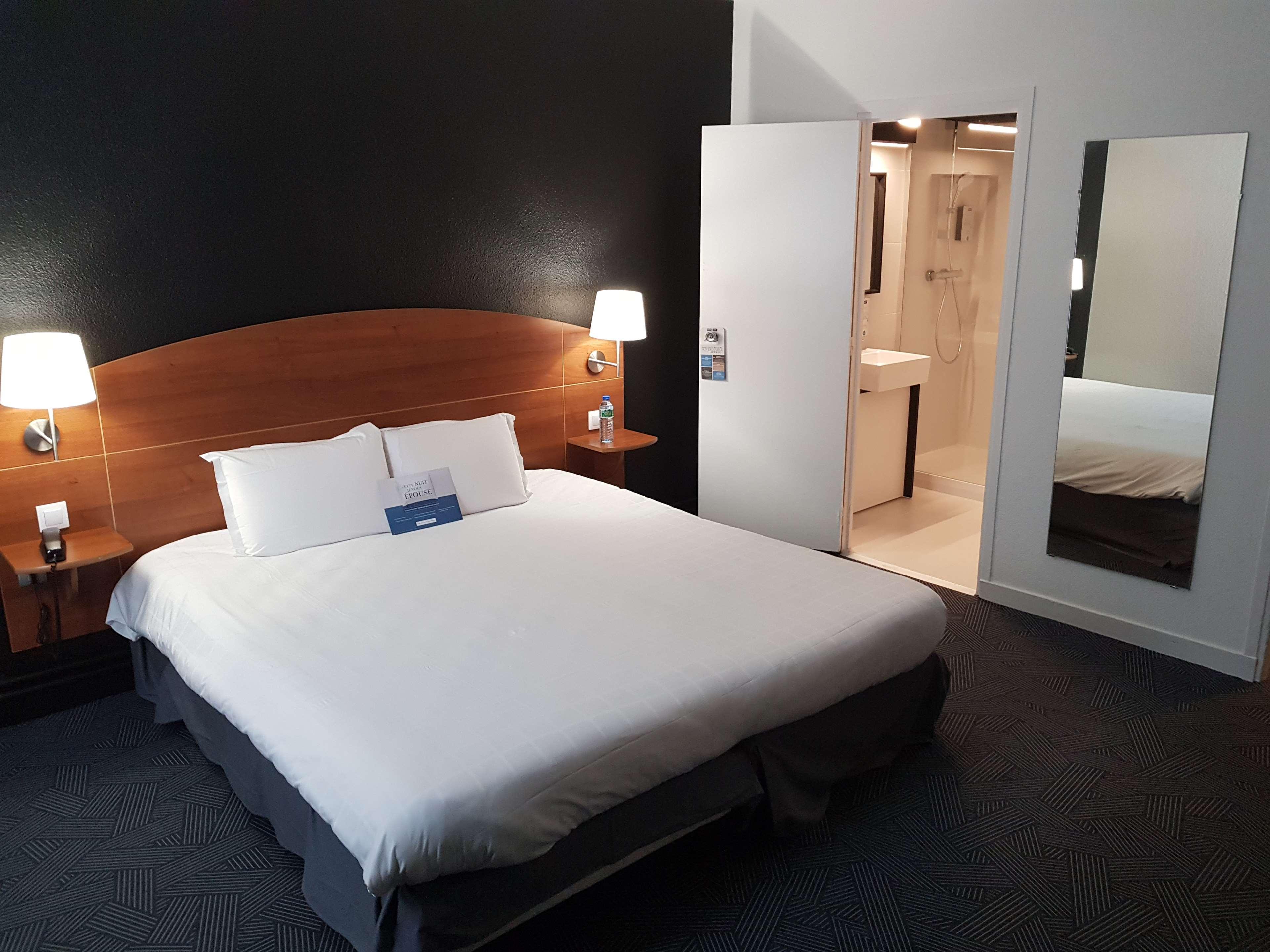 Kyriad Hotel Clermont Ferrand Centre Bagian luar foto