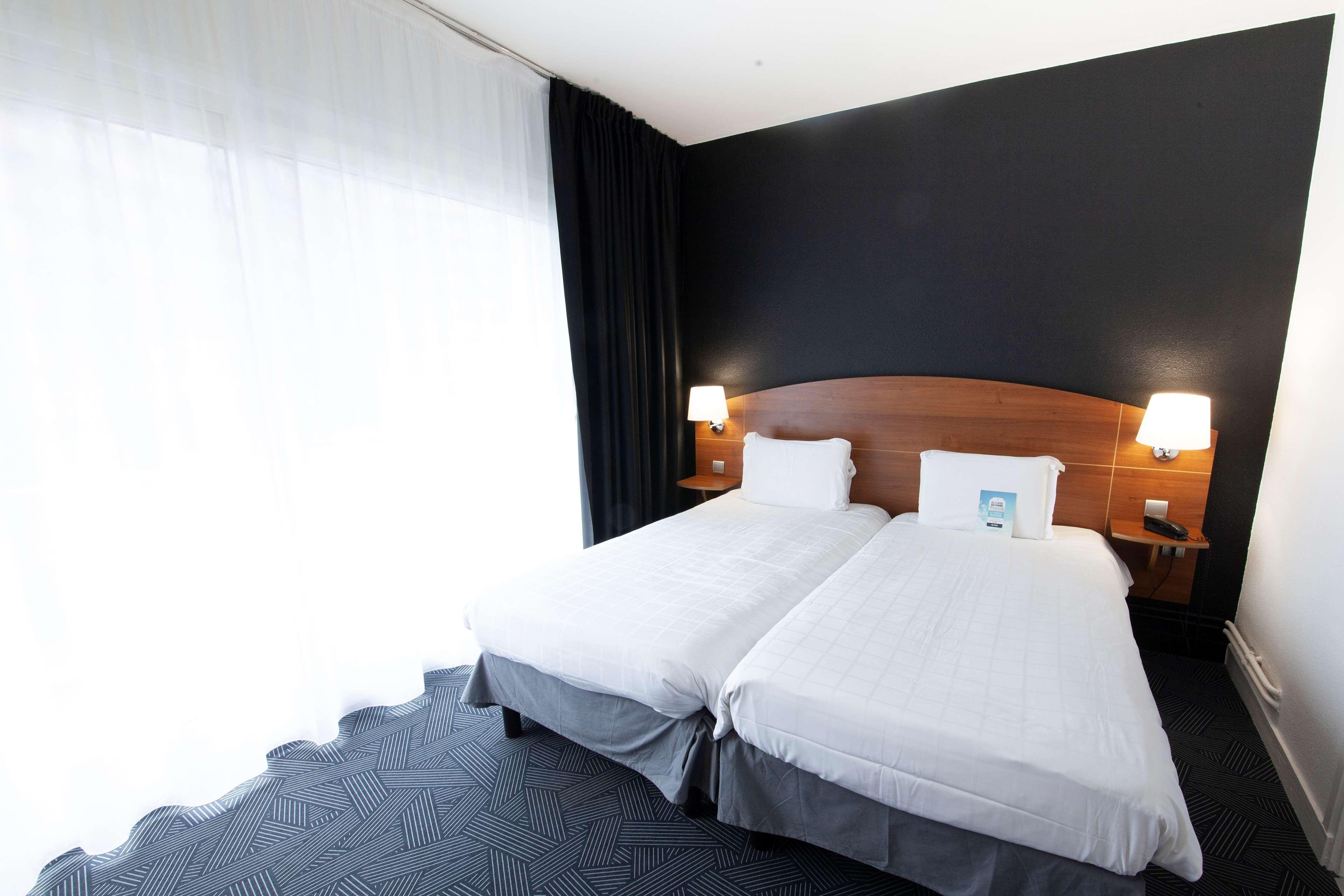 Kyriad Hotel Clermont Ferrand Centre Bagian luar foto