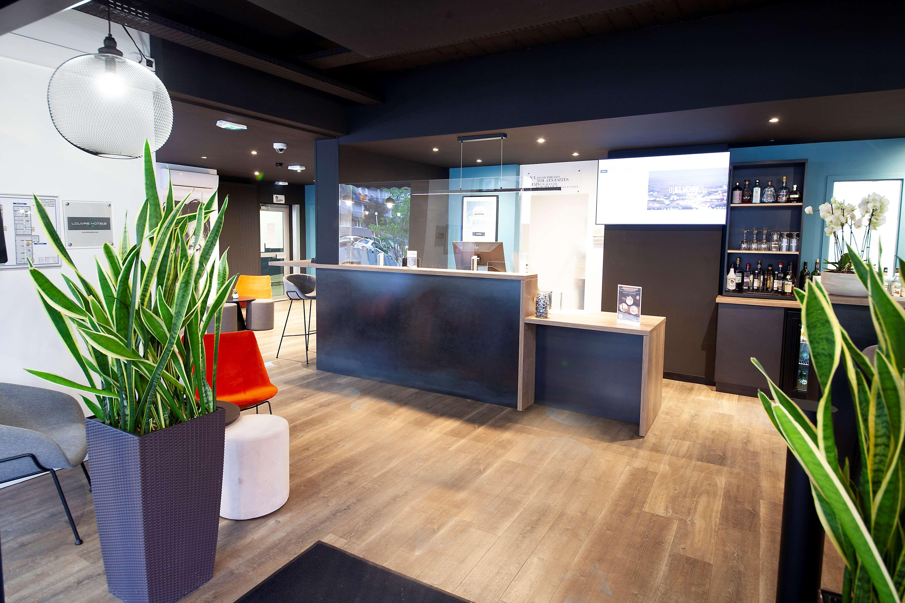 Kyriad Hotel Clermont Ferrand Centre Bagian luar foto