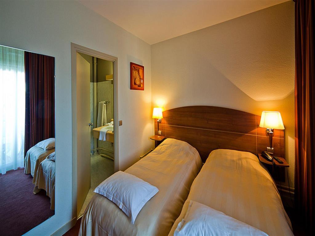 Kyriad Hotel Clermont Ferrand Centre Bagian luar foto
