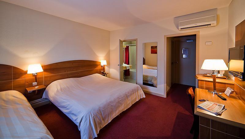 Kyriad Hotel Clermont Ferrand Centre Bagian luar foto